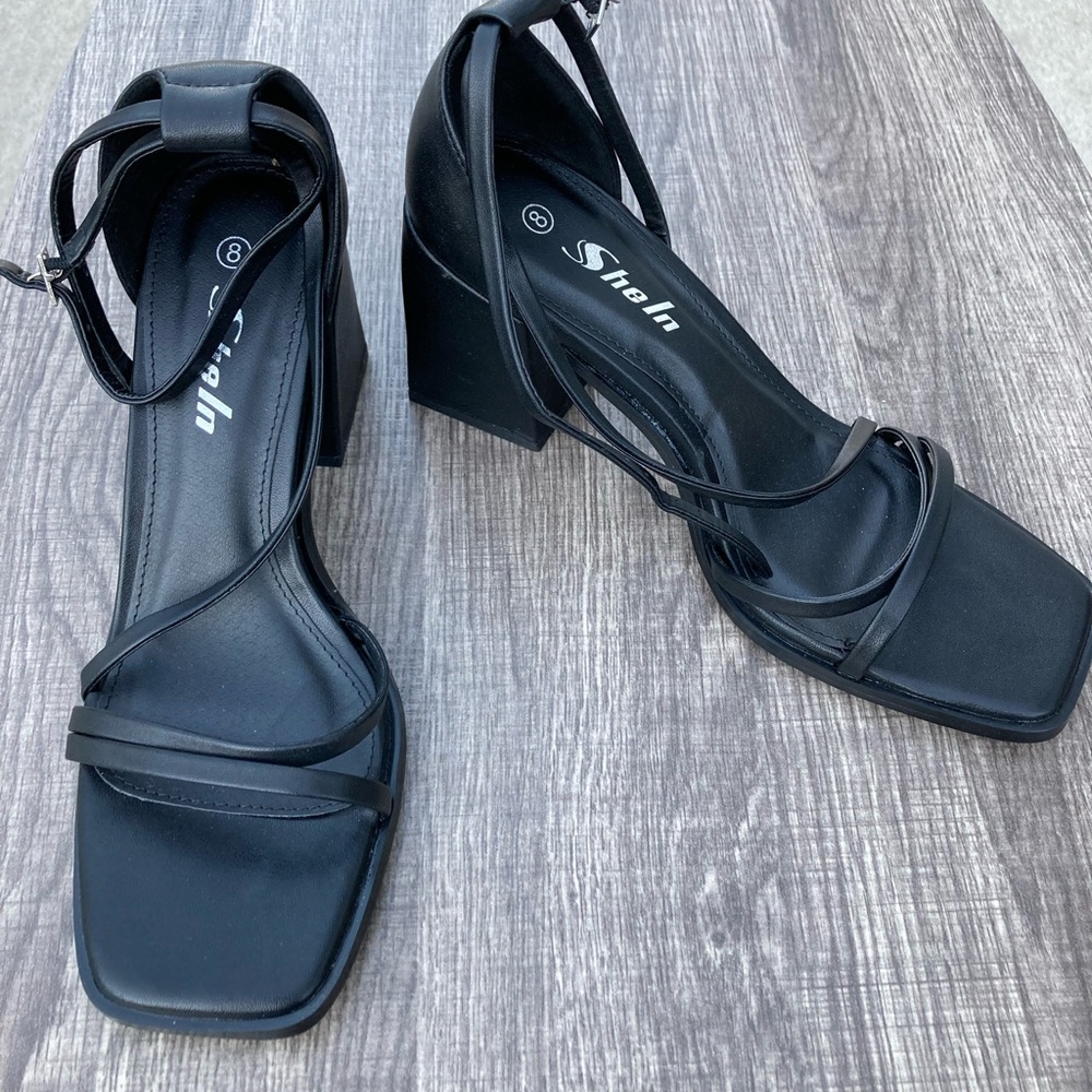 BRAND NEW! Black chunky heels with straps